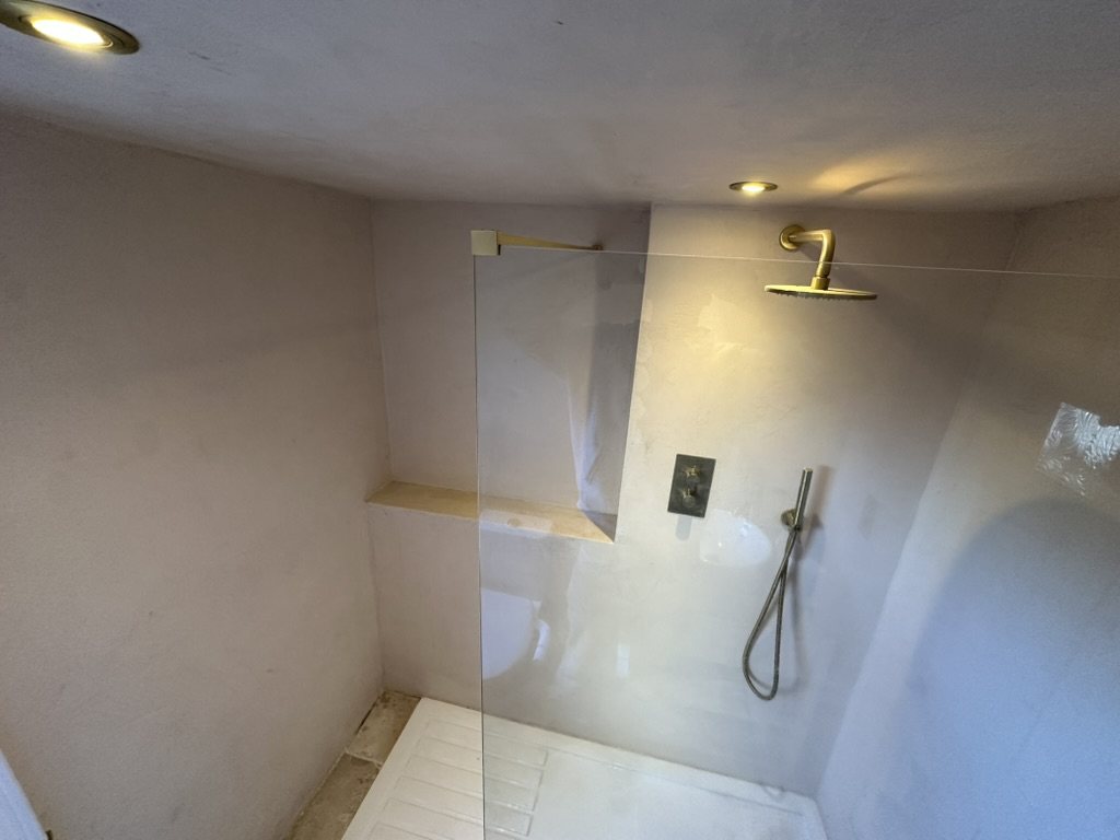 Shower wall with concealed valve, hand shower and rain head